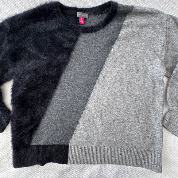 VINCE CAMUTO Fuzzy Eyelash Knit Colourblock Sweater, Black Grey Women's Size M - Picture 4 of 10